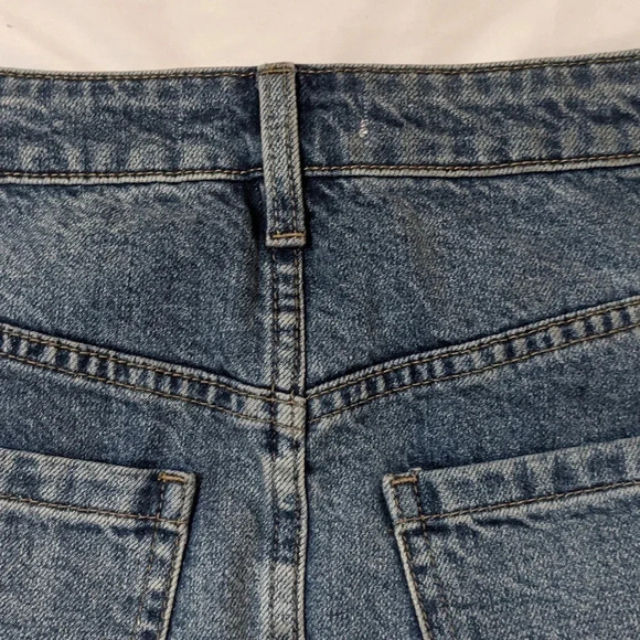 We The Free Full Zip Denim Frayed Hem Mini Skirt, Color Blue (Dark Wash) Size 24 - Picture 11 of 16